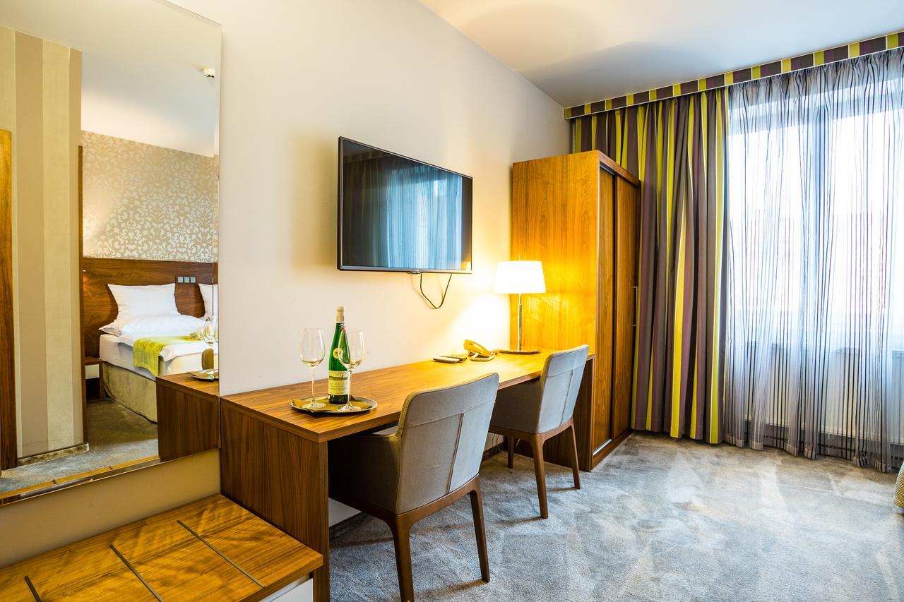 Hotel Wellness Loewe Piest'any